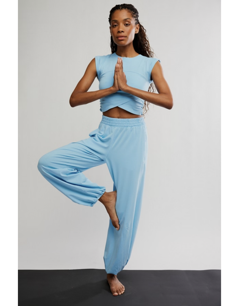 FREE PEOPLE MOVEMENT Hot Shot Crossover Set in Bright Blue