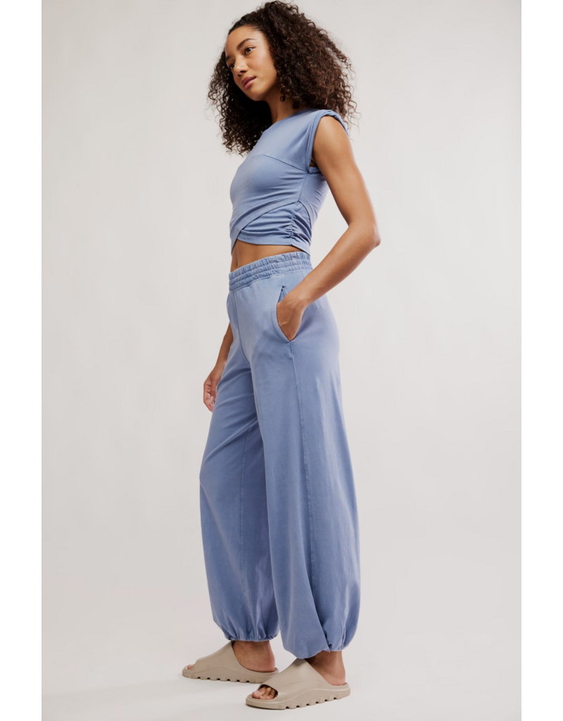 FREE PEOPLE MOVEMENT Hot Shot Crossover Set in Blue Ash