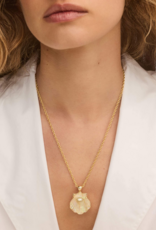 KENDRA SCOTT DESIGN Lucia Shell Gold Short Pendant Necklace in Iridescent Abalone