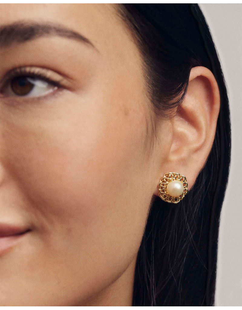 KENDRA SCOTT DESIGN Gabriella Gold Pearl Stud Earrings