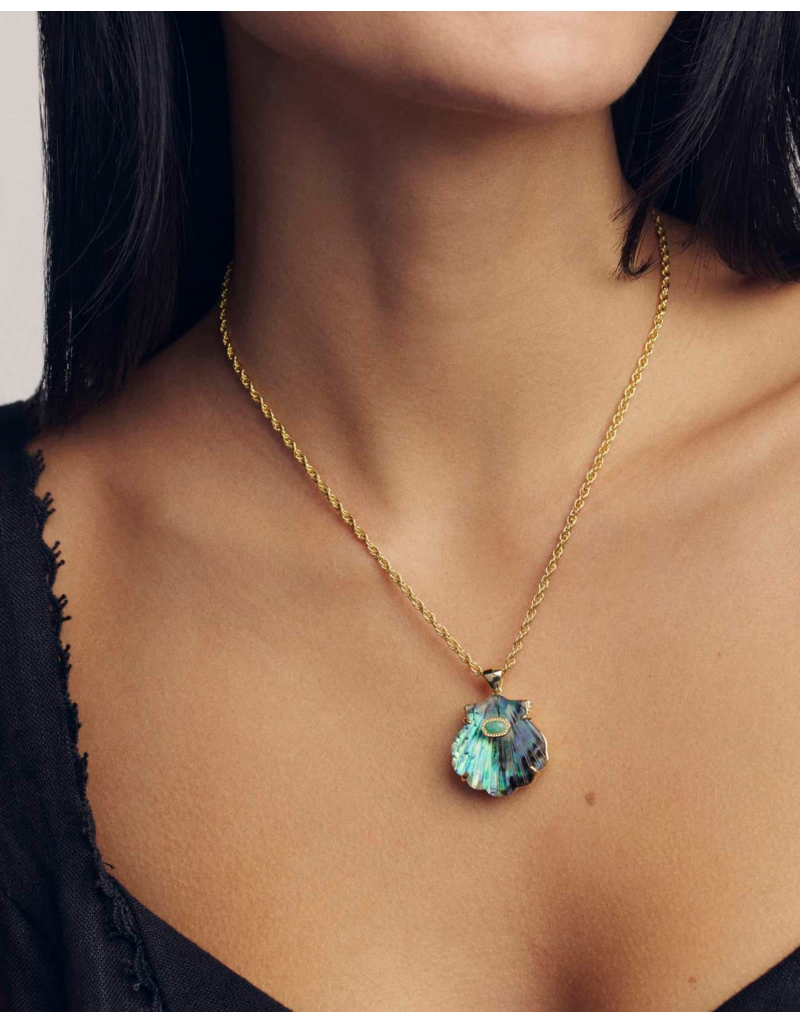 KENDRA SCOTT DESIGN Lucia Shell Gold Short Pendant Necklace in Abalone Shell