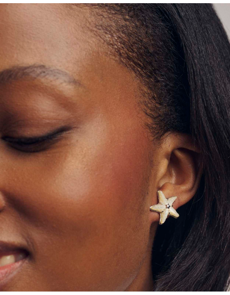 KENDRA SCOTT DESIGN Parker Starfish Gold Stud Earrings in Natural Mother-of-Pearl