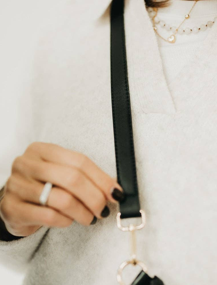 PRETTY SIMPLE Minimalist Vegan Leather Crossbody Strap in Black