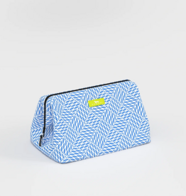 SCOUT Big Mouth Makeup Bag in Twisted Sister
