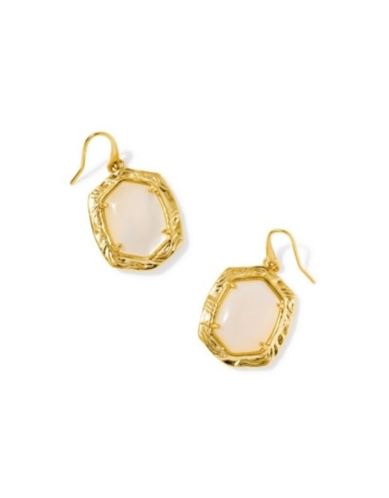 KENDRA SCOTT DESIGN Tiger Striped Daphne Gold Drop Earrings in Natural Mother-of-Pearl