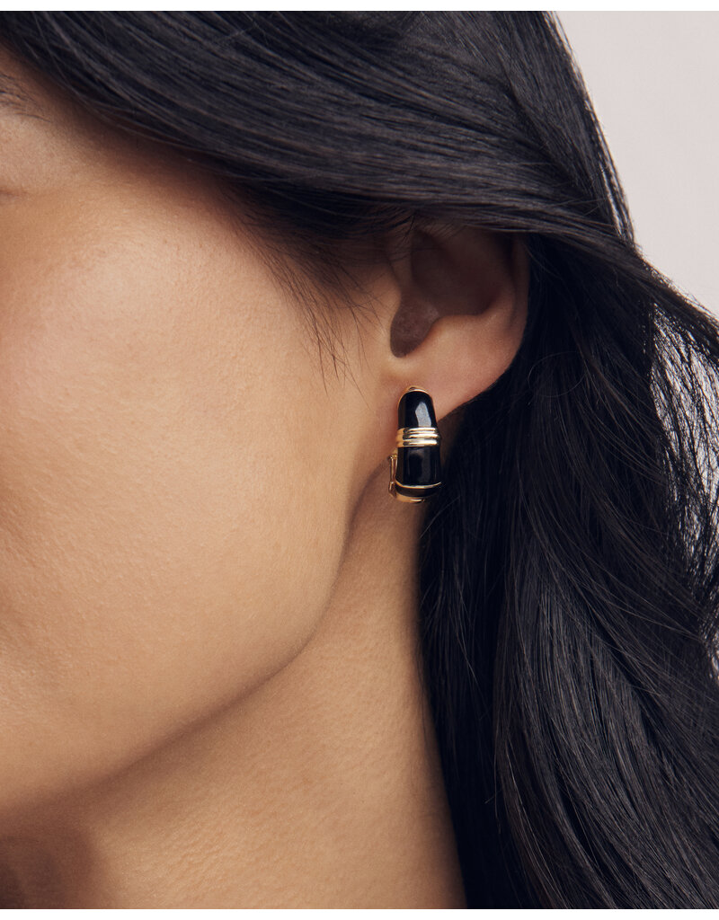 KENDRA SCOTT DESIGN Courtney Gold Enamel Huggie Earrings in Black Enamel