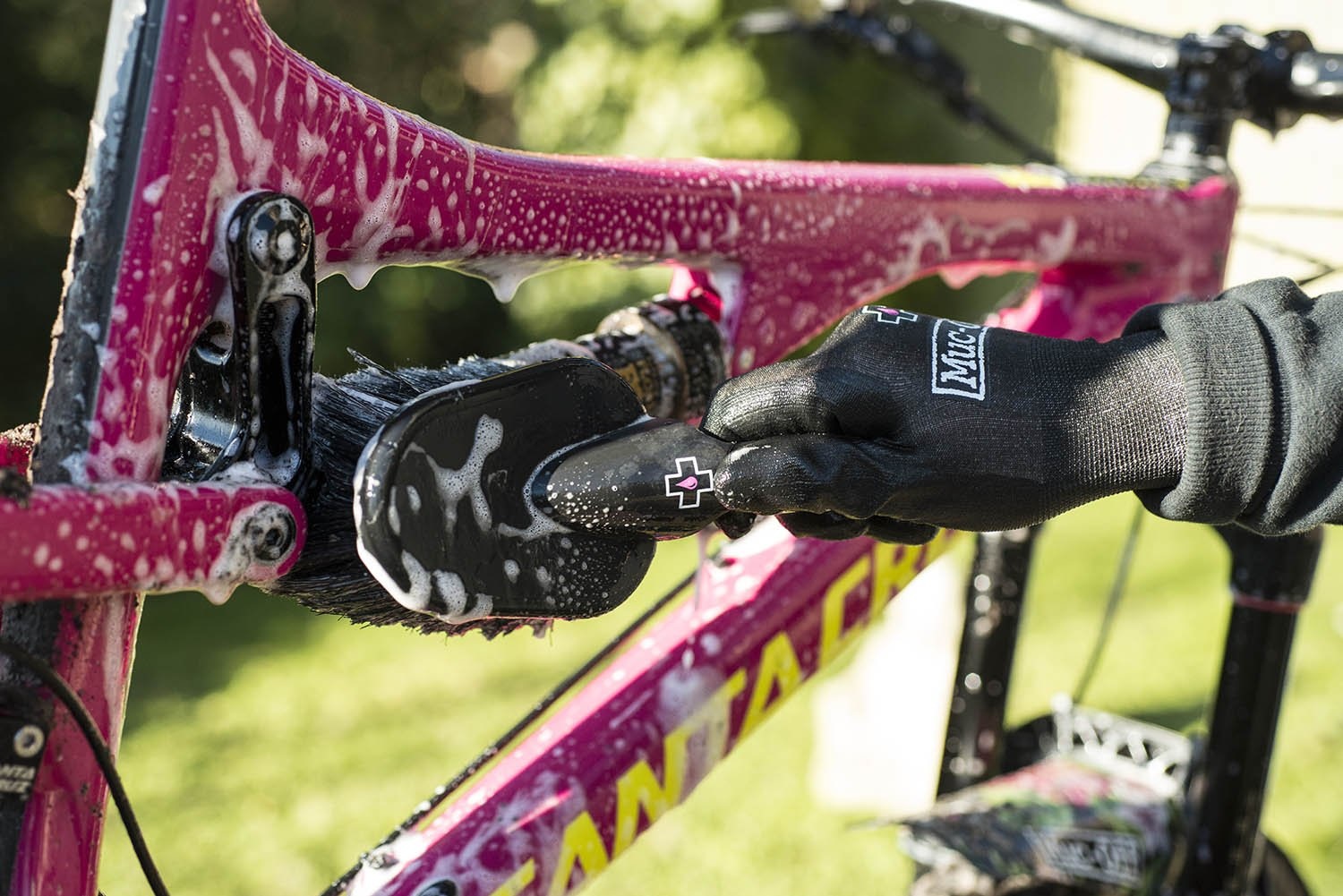 how to clean your bike muc off brush