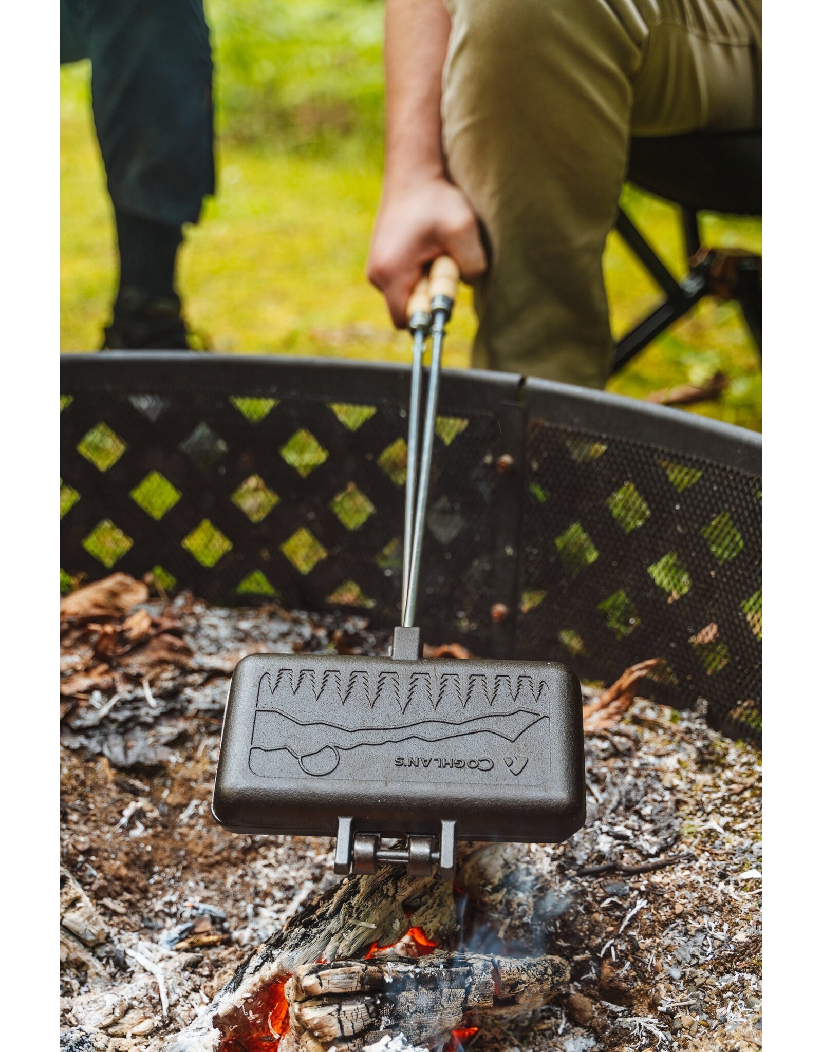 COGHLAN'S DOUBLE CAST IRON CAMP COOKER