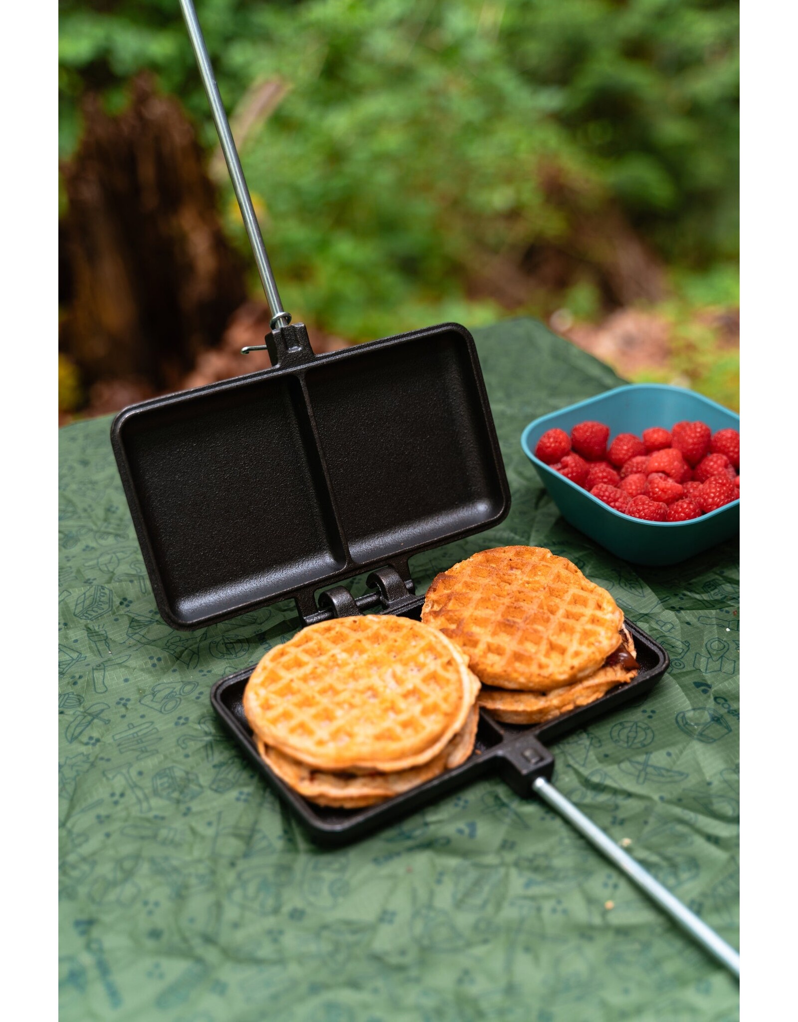COGHLAN'S DOUBLE CAST IRON CAMP COOKER