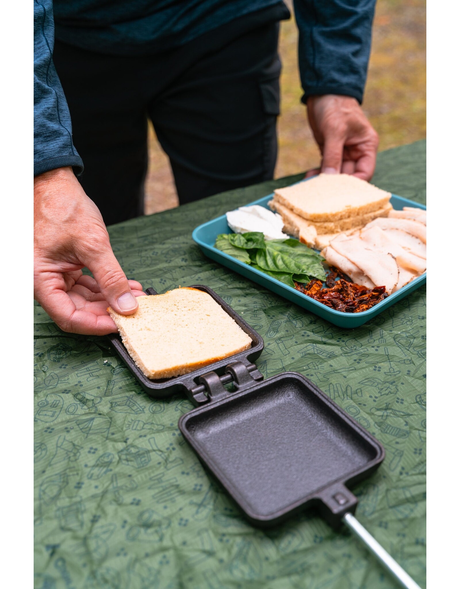 COGHLAN'S CAMP COOKER CAST IRON