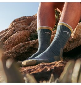 DARN TOUGH MENS HIKER MICRO CREW MIDWEIGHT W/CUSHION SOCK BLACK M