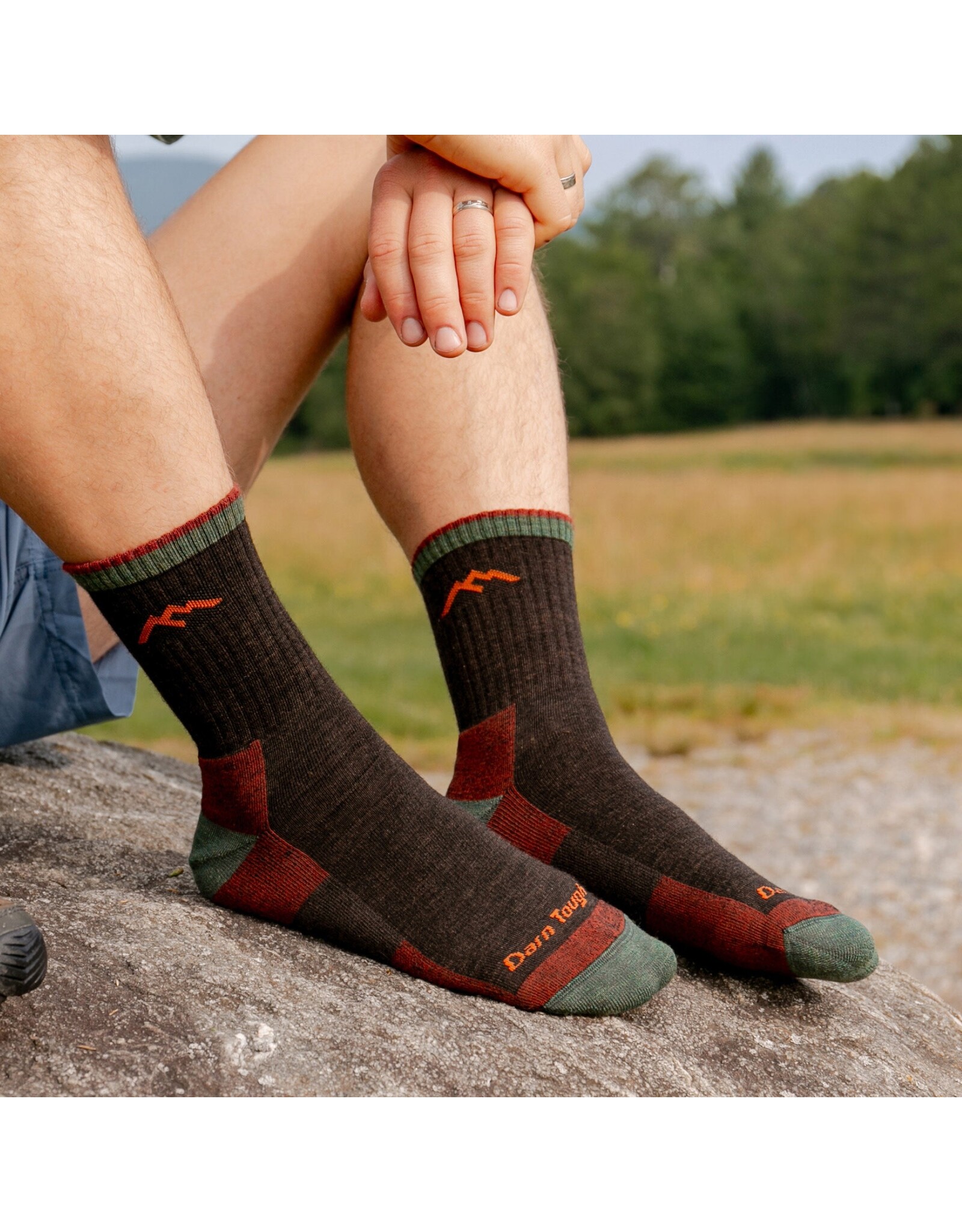DARN TOUGH MENS HIKER MICRO CREW MIDWEIGHT W/CUSHION SOCK CHAR M