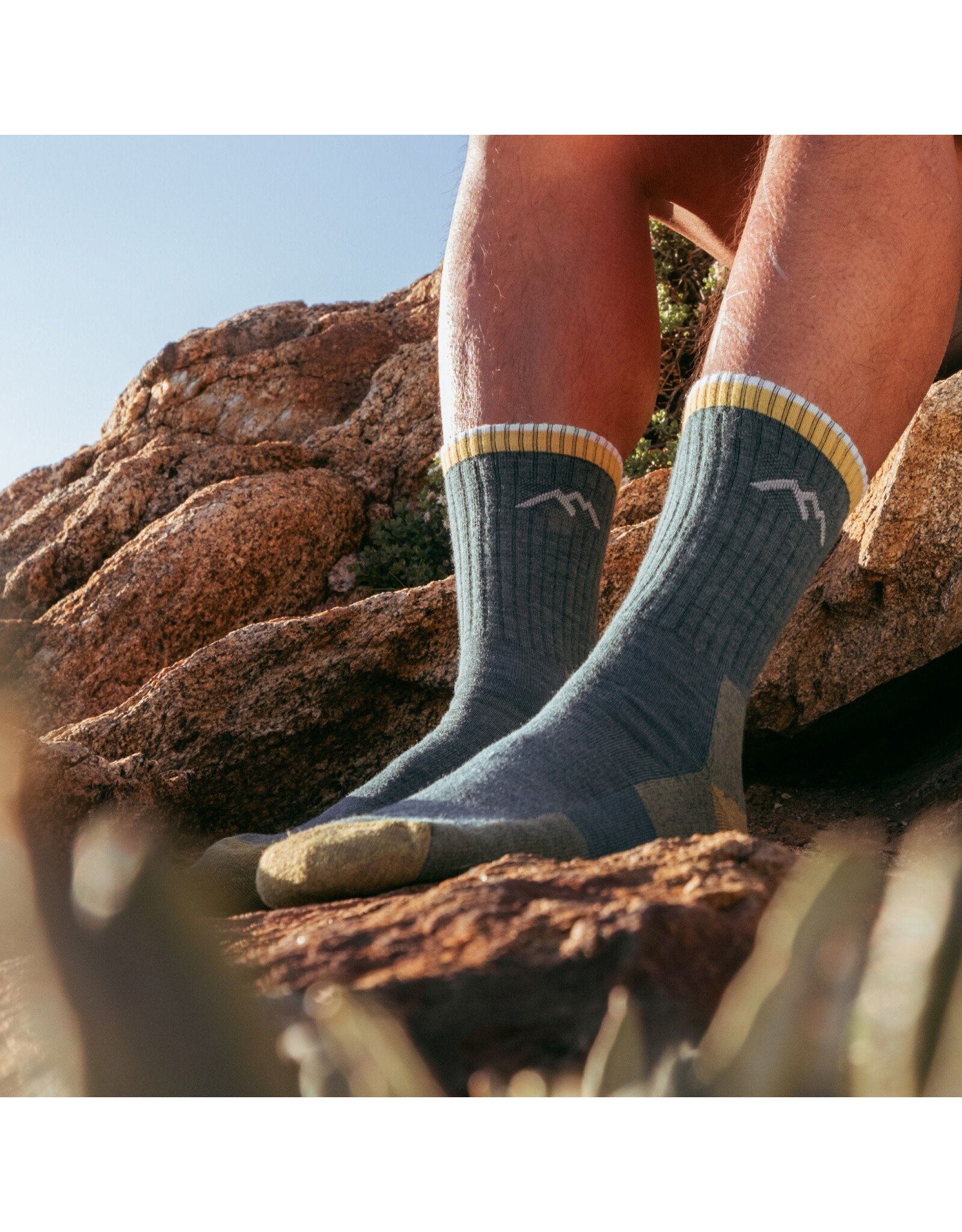 DARN TOUGH MENS HIKER MICRO CREW MIDWEIGHT W/CUSHION SOCK BLACK XL