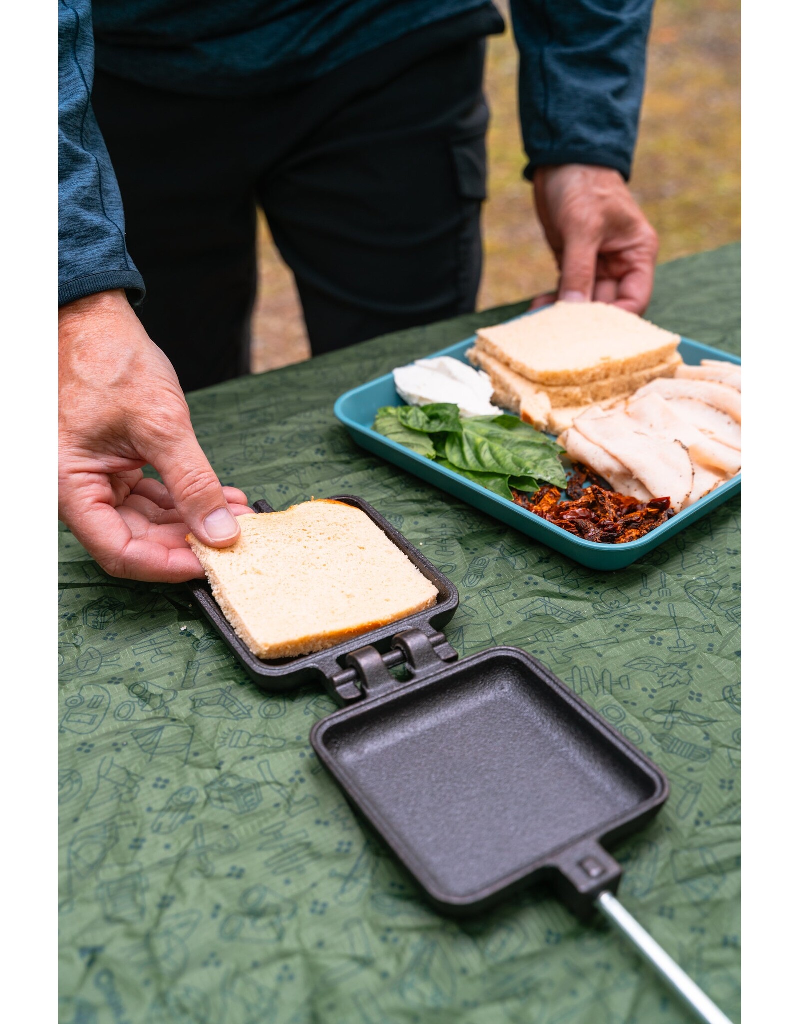 COGHLAN'S CAMP COOKER CAST IRON