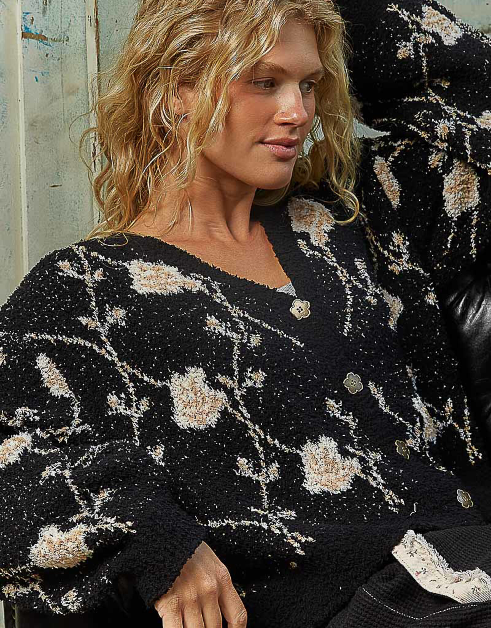 POL Clothing Cropped Floral Cardigan