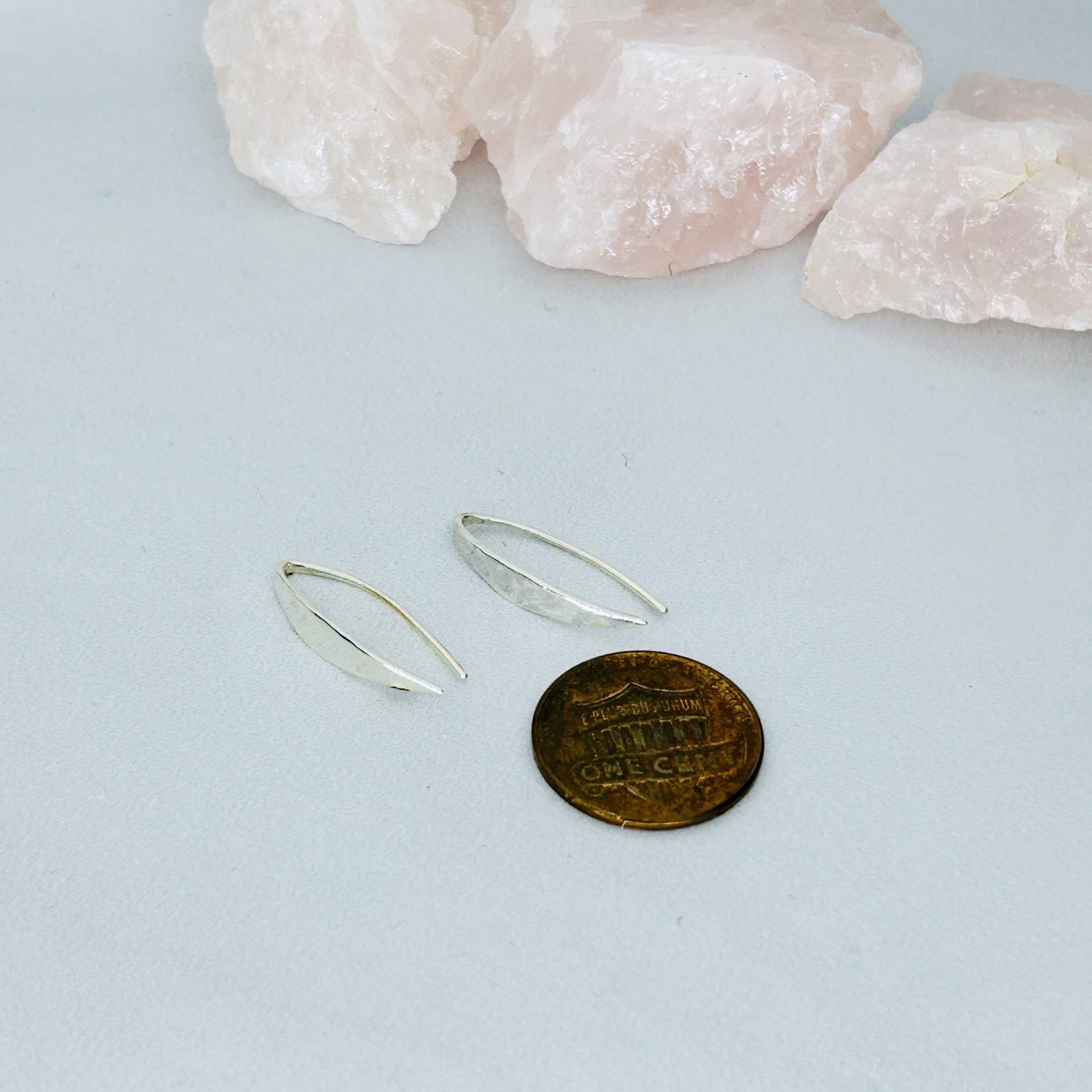 Nina Designs SS Hammered Arc Earrings, 20 x 3mm