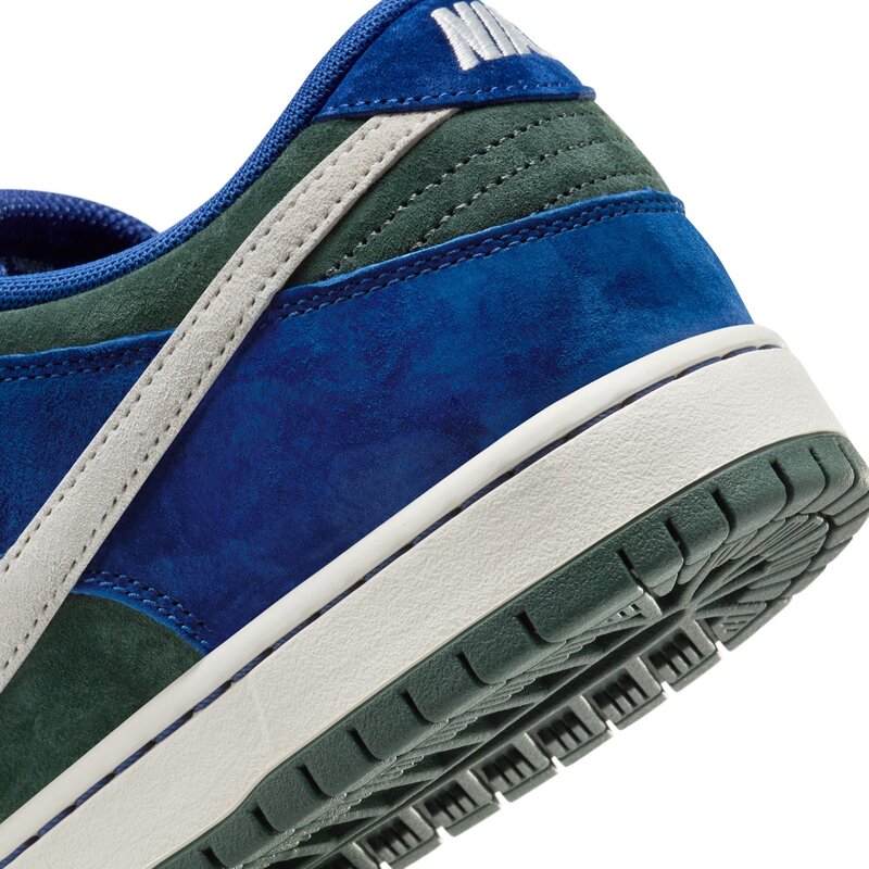 Nike SB Dunk Low Pro - Deep Royal Blue/Sail-Vintage Green