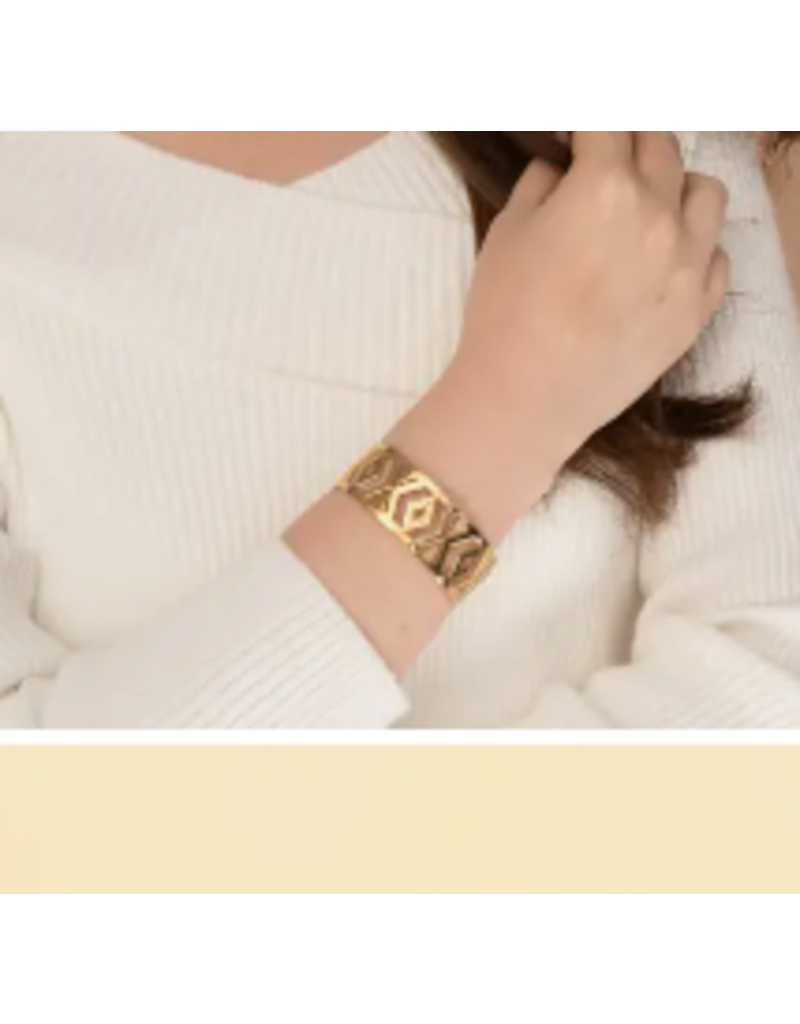 China XOXO Gold Cuff Bracelet