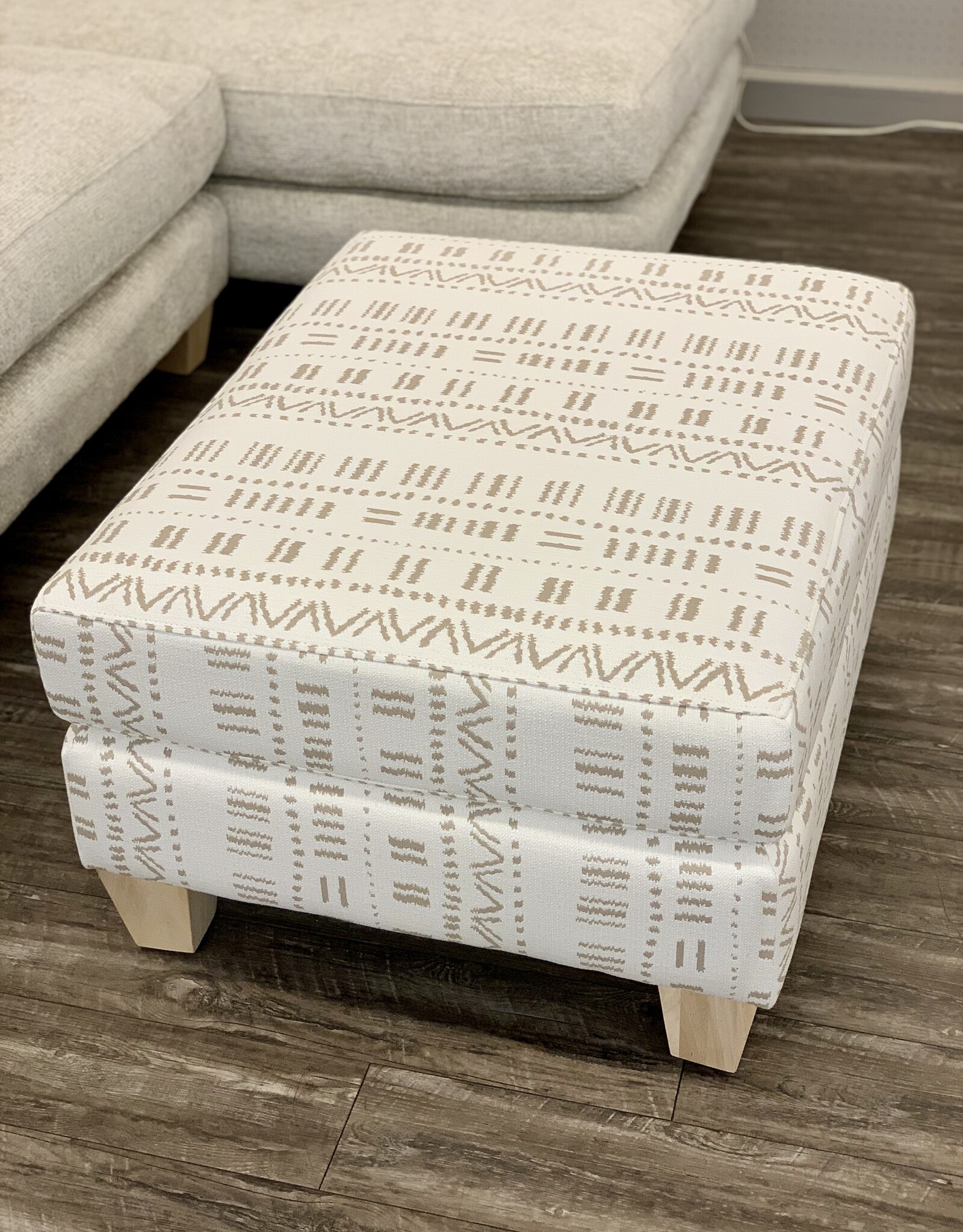 Stylus Stylus Bronx Ottoman Jaipur Linen (40)