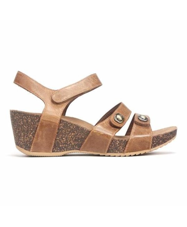 DANSKO W SAVANNAH WEDGE ADJUSTABLE SANDAL