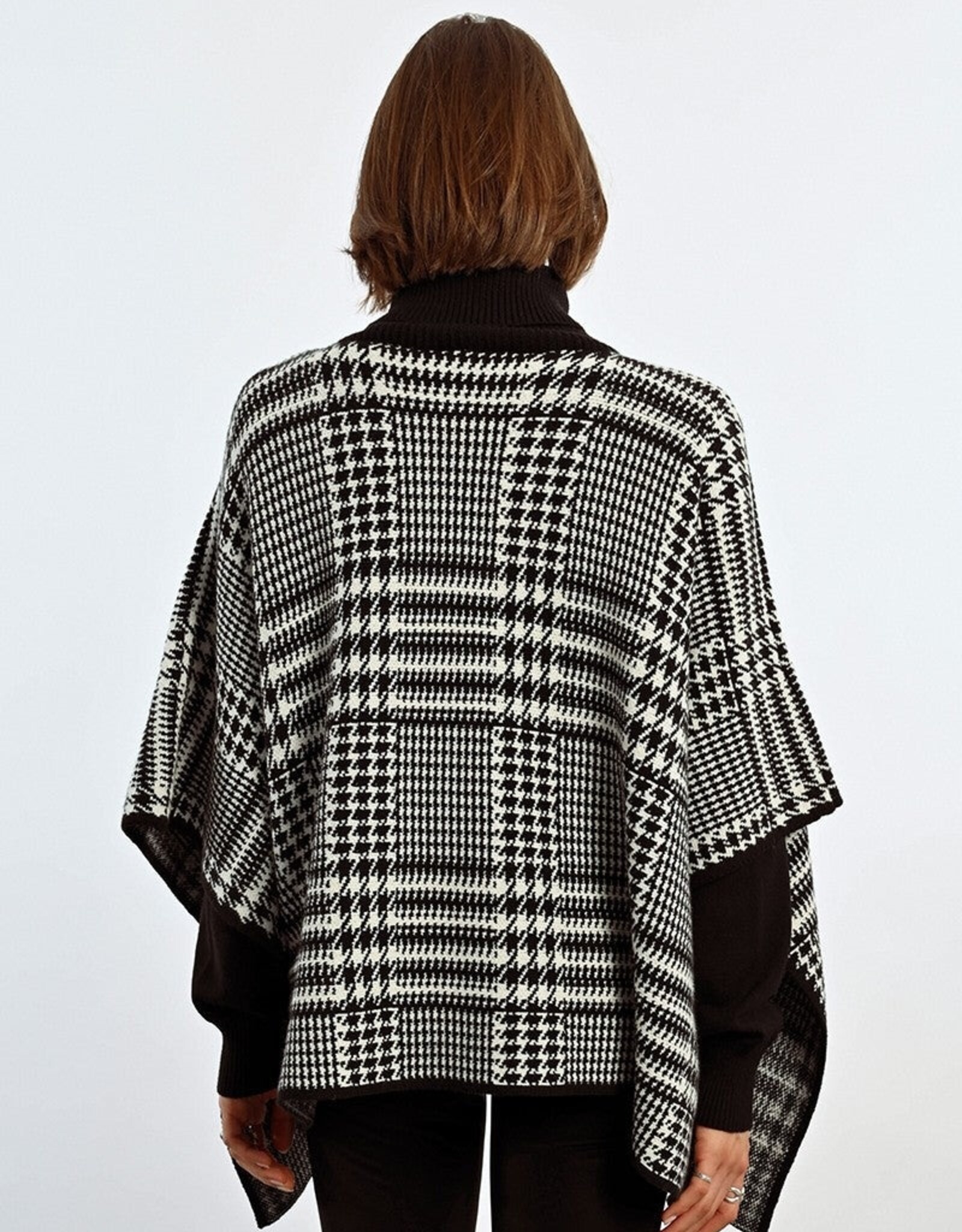 Molly Bracken Houndstooth Poncho
