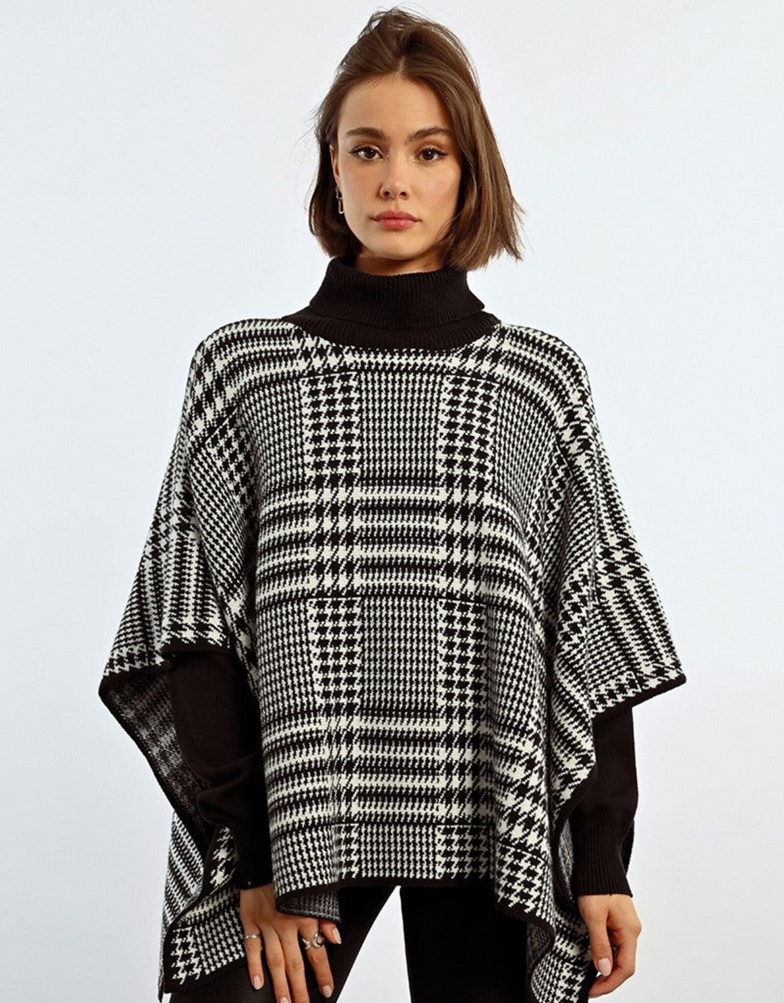 Molly Bracken Houndstooth Poncho