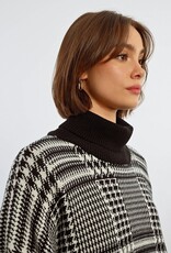 Molly Bracken Houndstooth Poncho