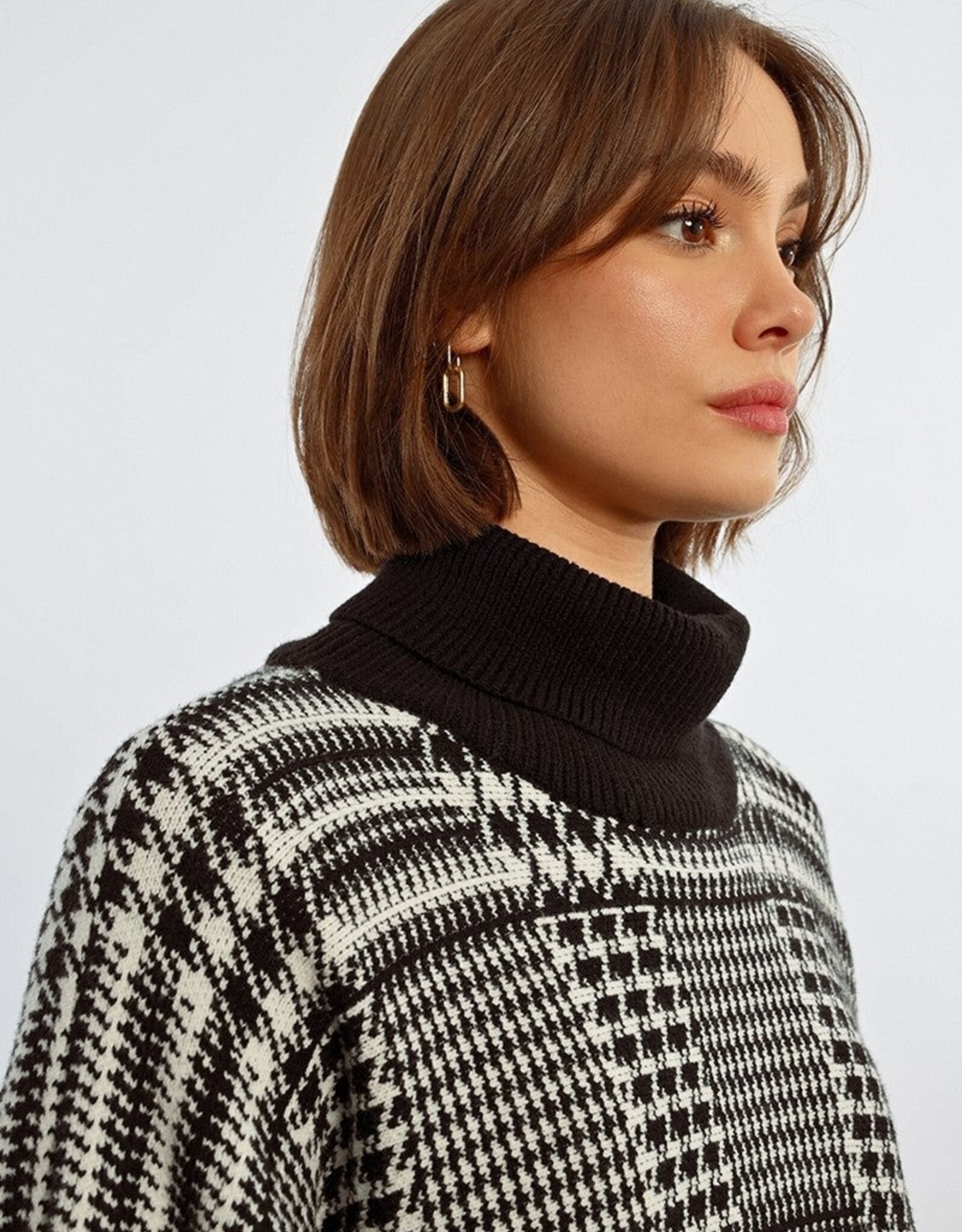 Molly Bracken Houndstooth Poncho