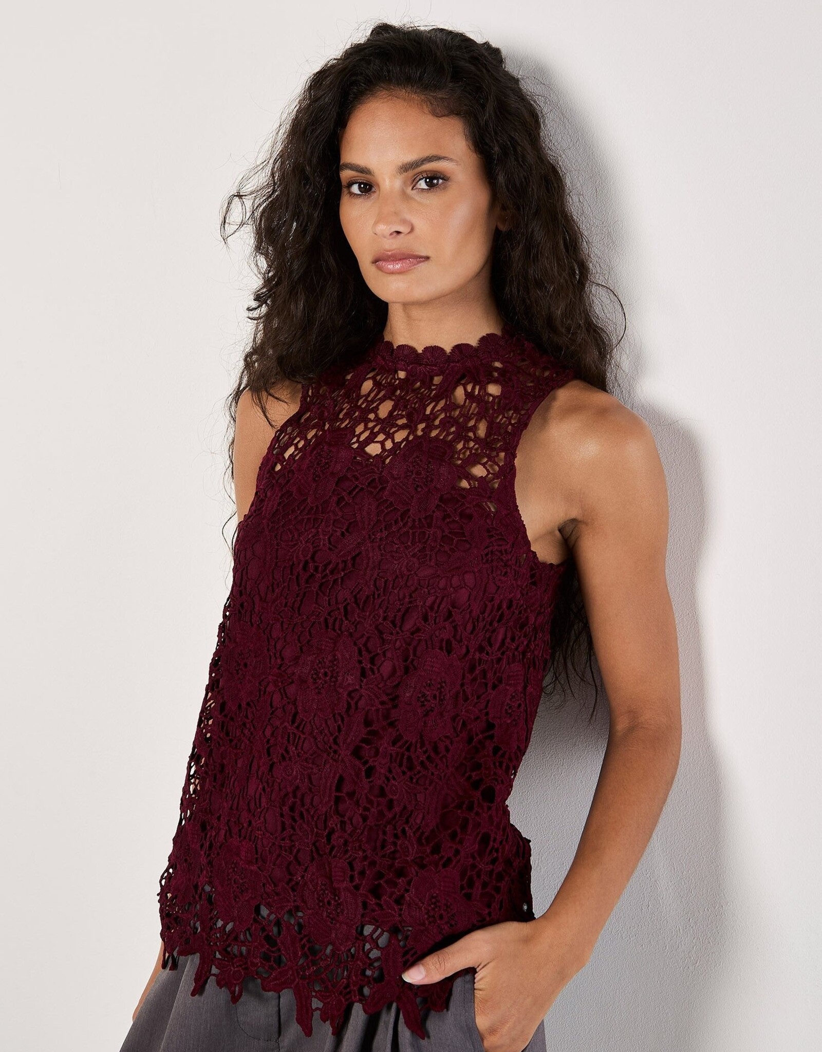Apricot Guipure Lace Sleeveless Top