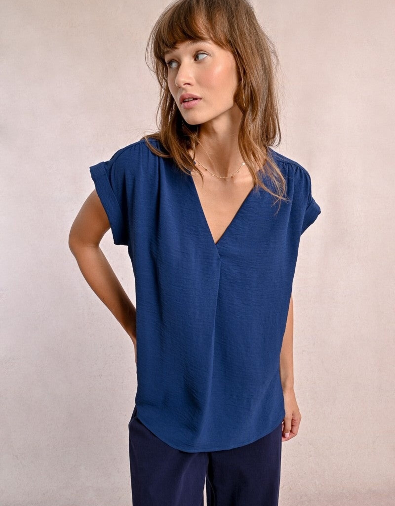 Molly Bracken VNck Sless Top