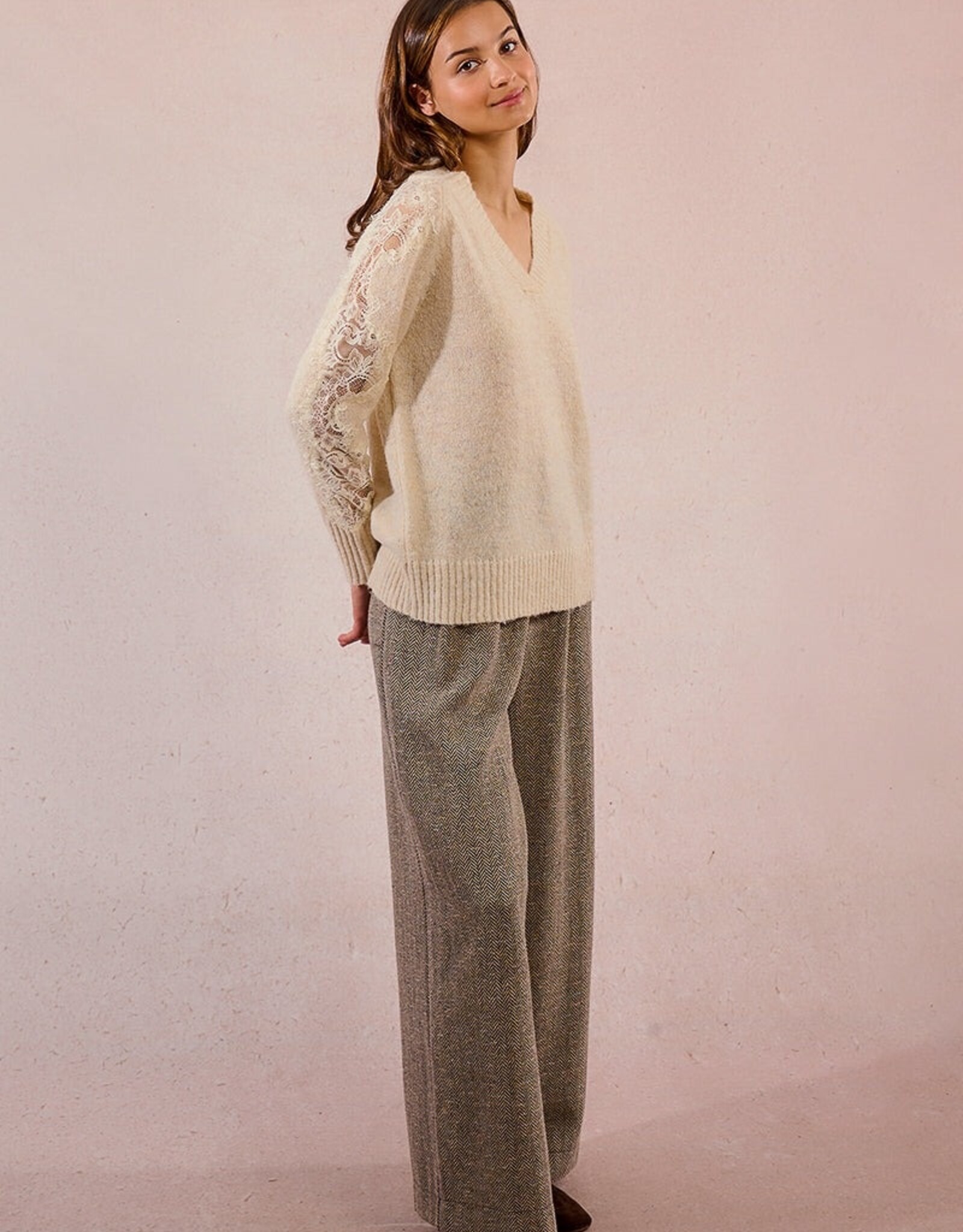 Molly Bracken V-Nk Lace Sleeve Sweater
