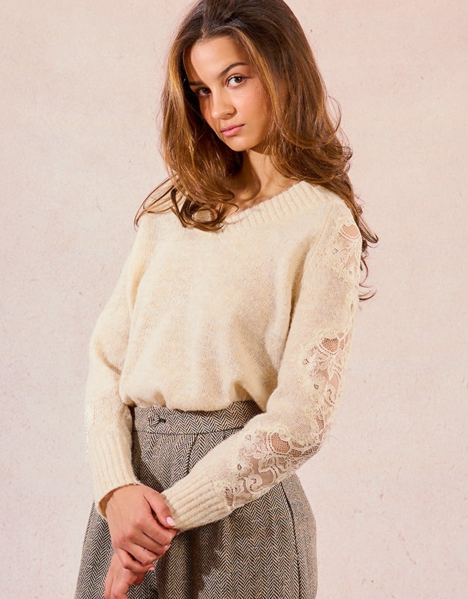 Molly Bracken V-Nk Lace Sleeve Sweater