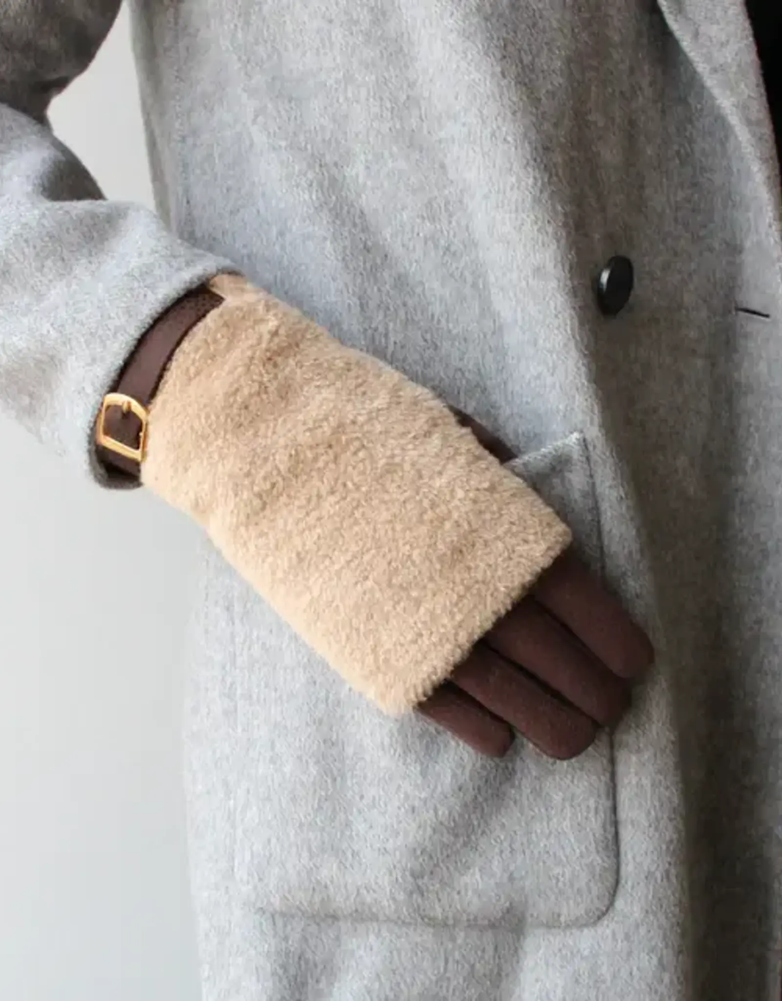 By Chance ByChance 3-1 Sherpa Gloves w Buckle Detail Brown