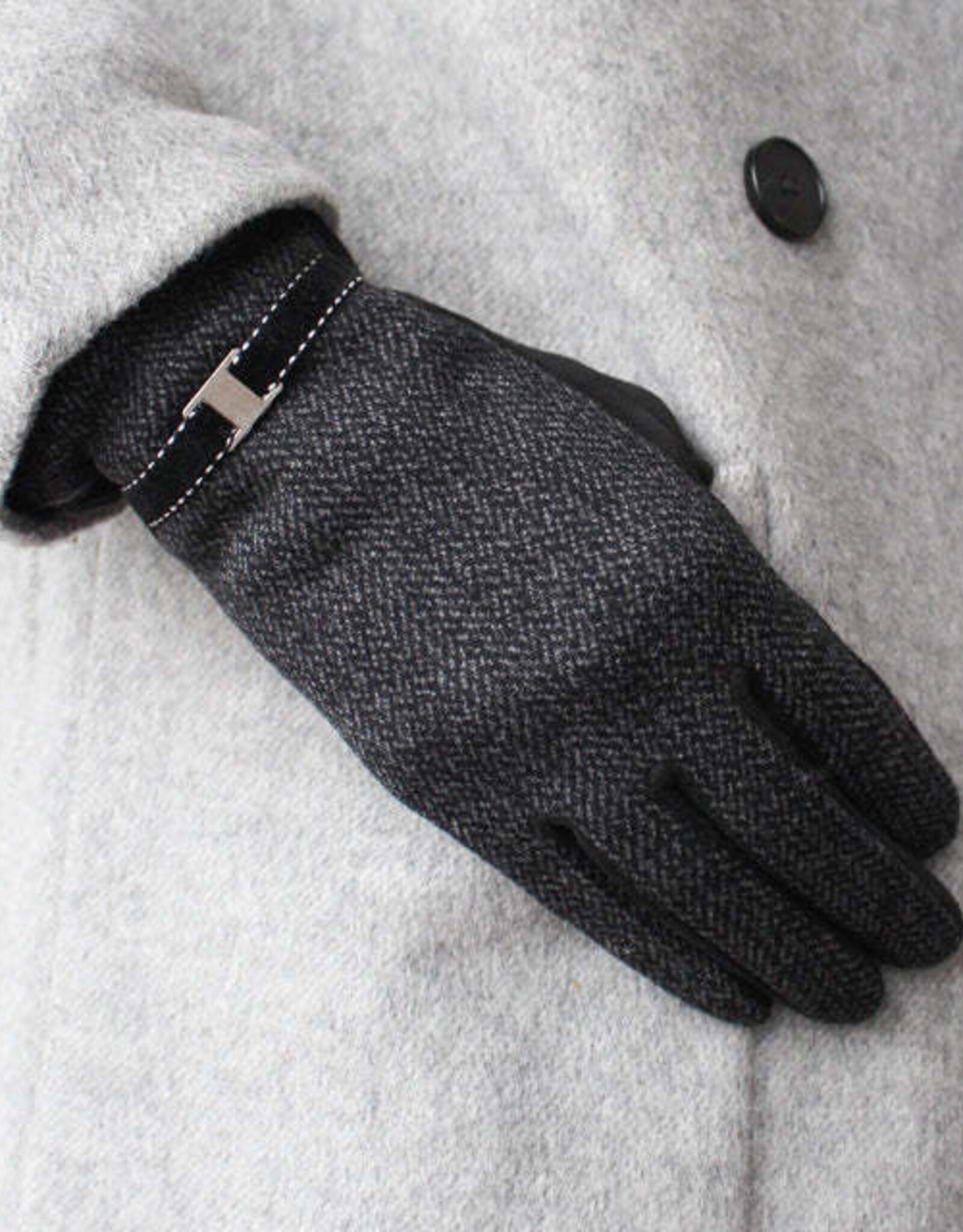 By Chance ByChance Classic Small Chevron Gloves w Buckle Detail Black