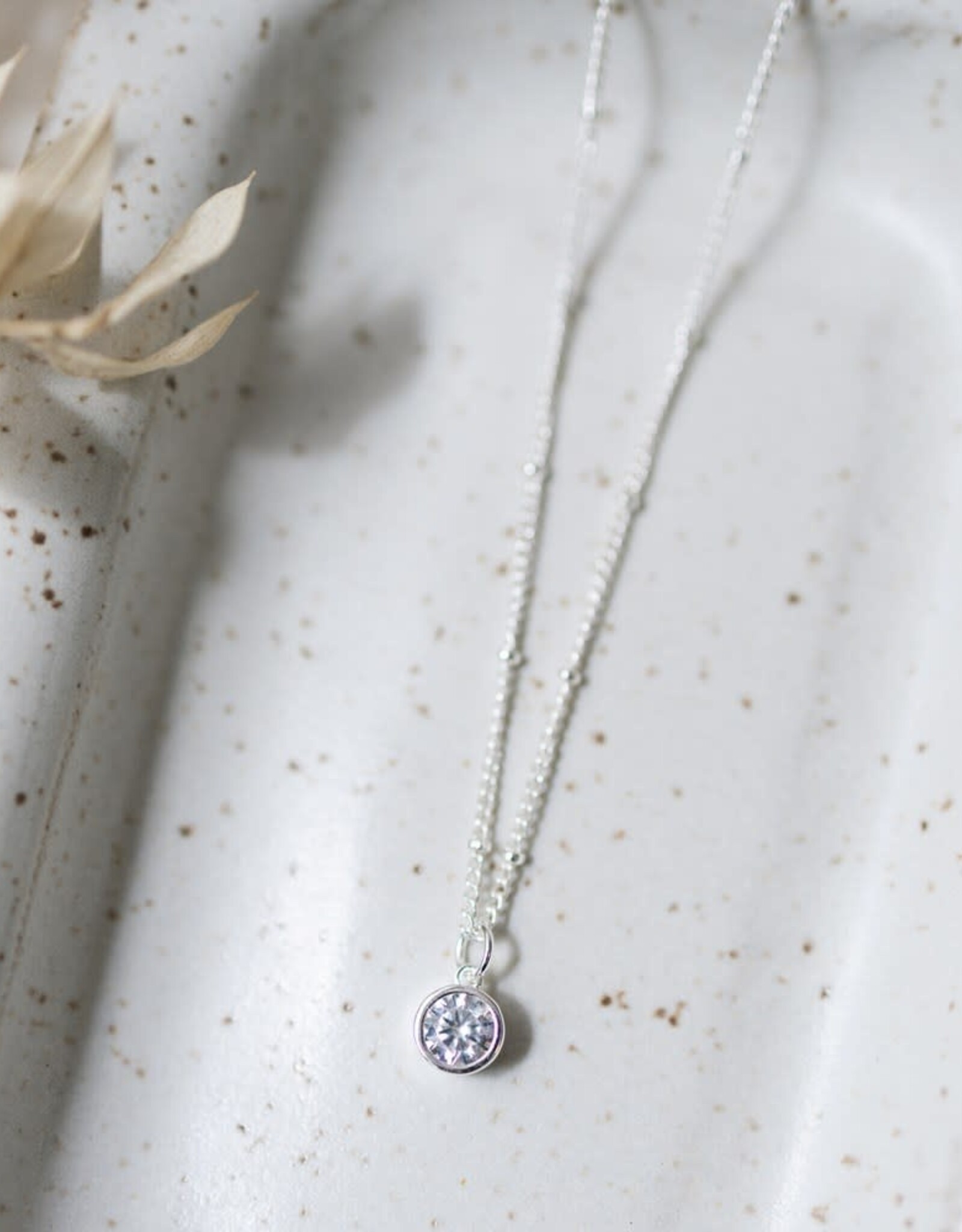 Glee Glee Luster Necklace - Clear