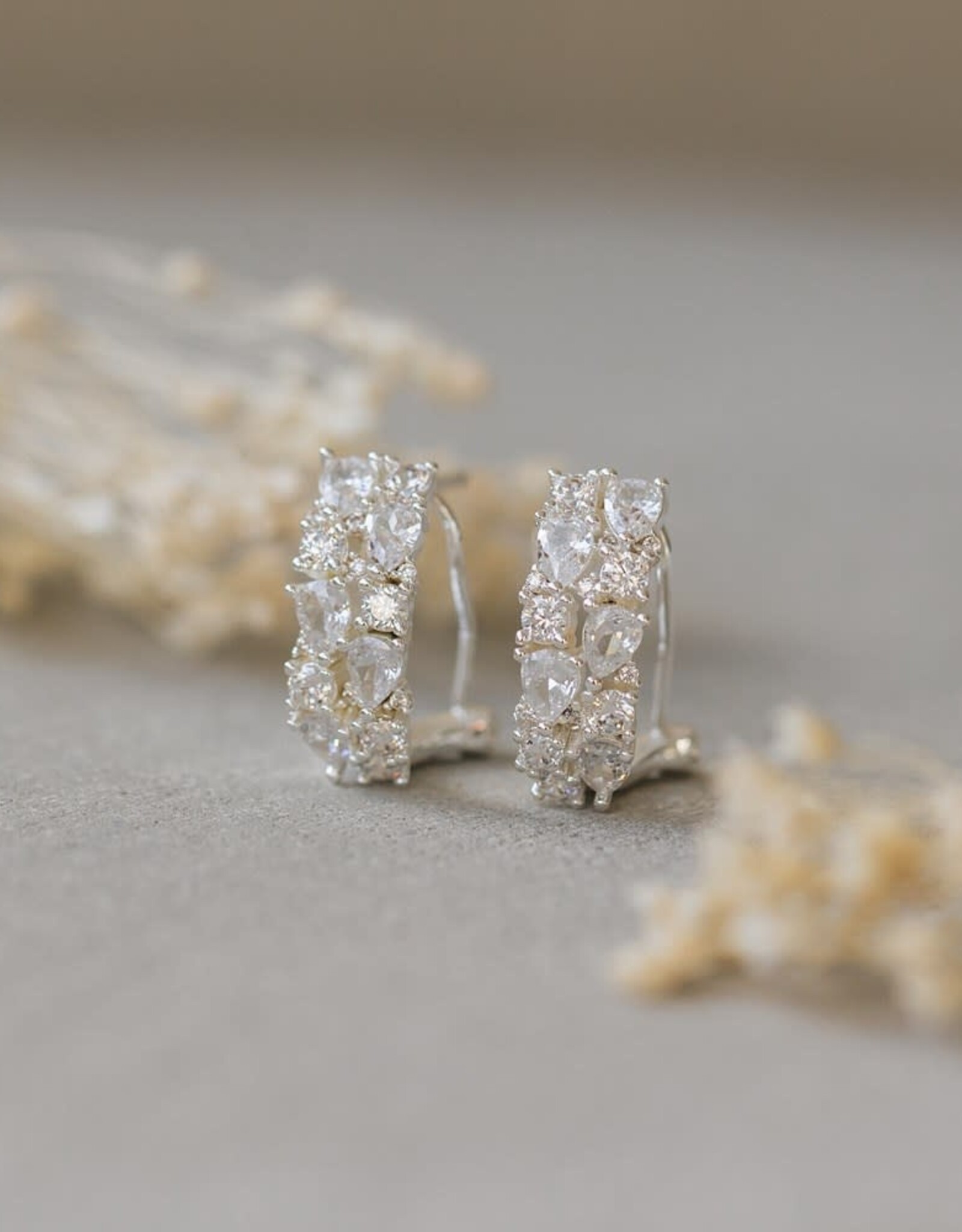 Glee Glee Lustrous Studs