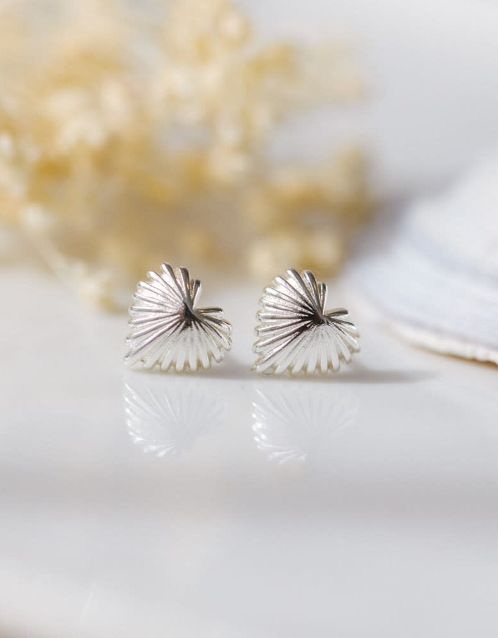 Glee Glee Seashell Heart Studs