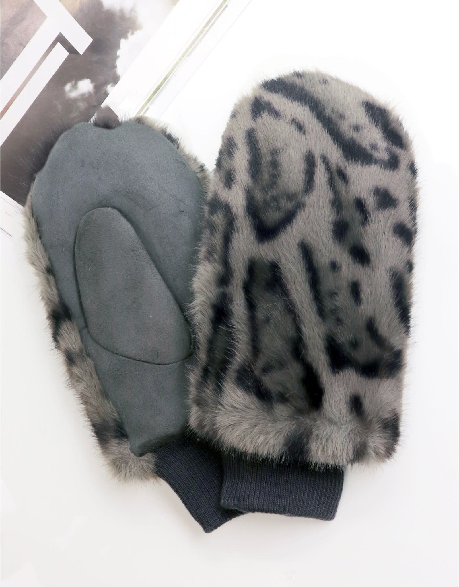 Grand Crafts Faux Fur Leopard Print Mittens Grey