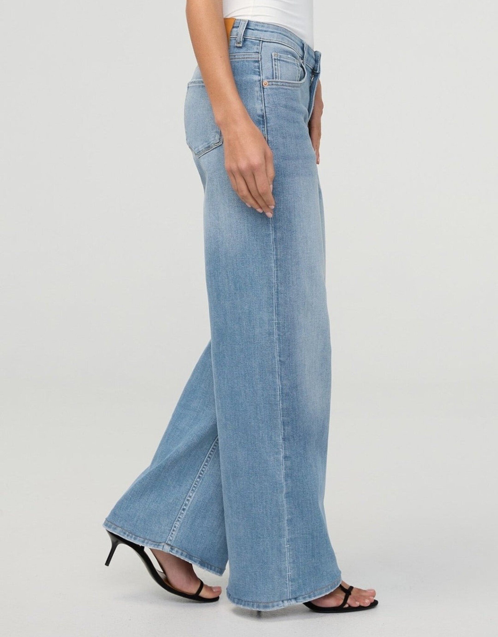 Duer Performance Denim - Mid Rise Loose Straight - Current