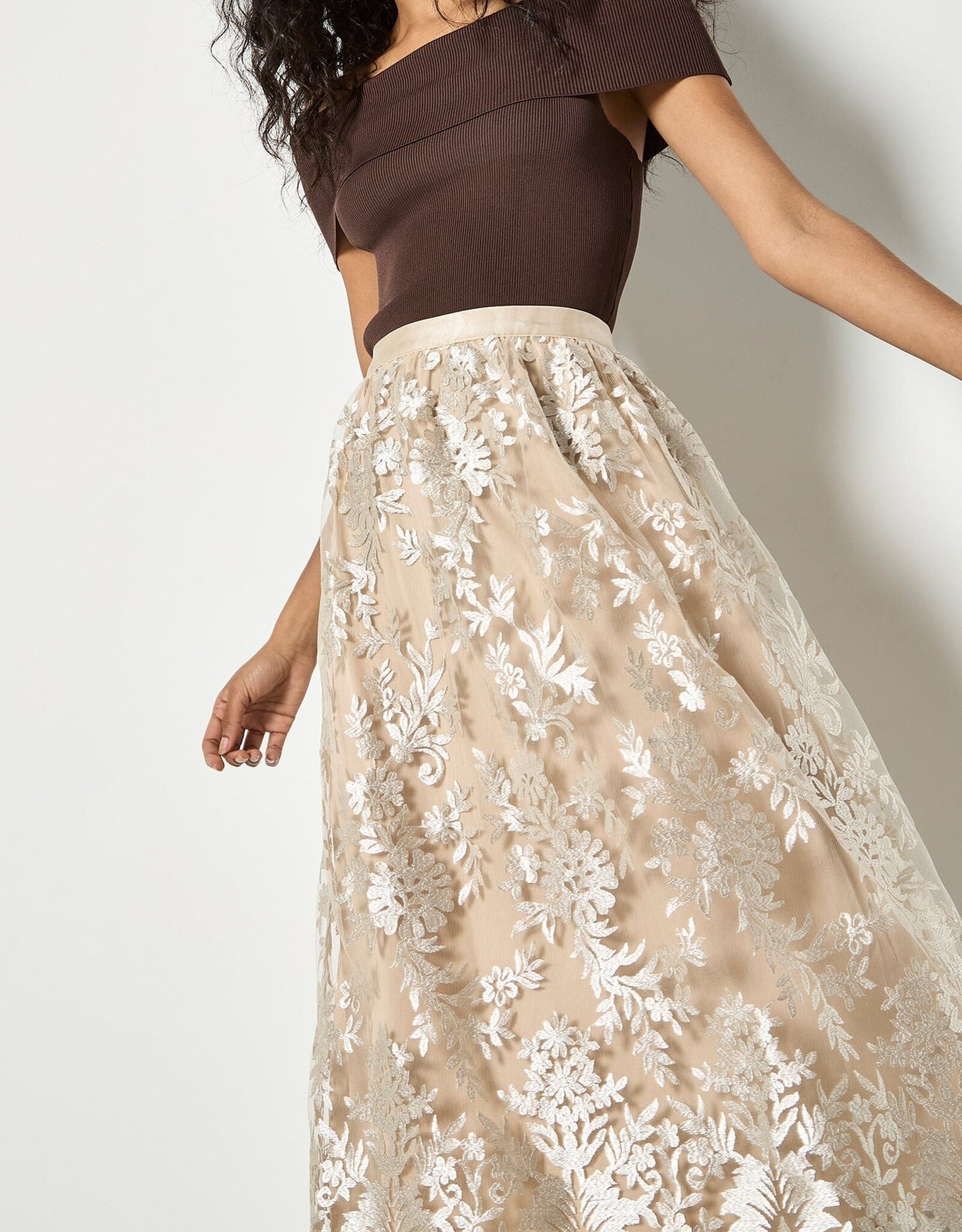 Apricot Opulent Embr Mesh Scallop Skirt