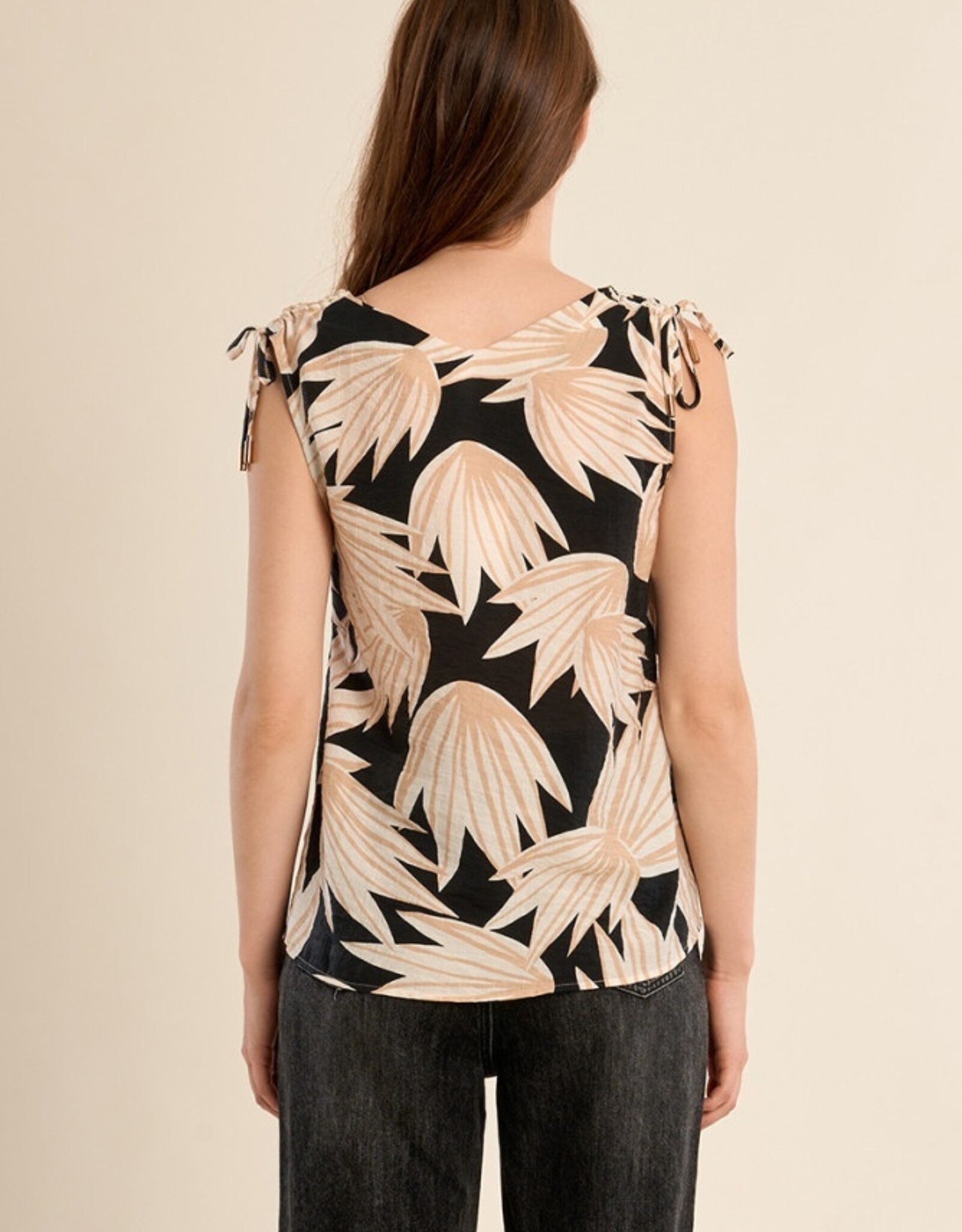 Molly Bracken Leaf Printed Sless Top