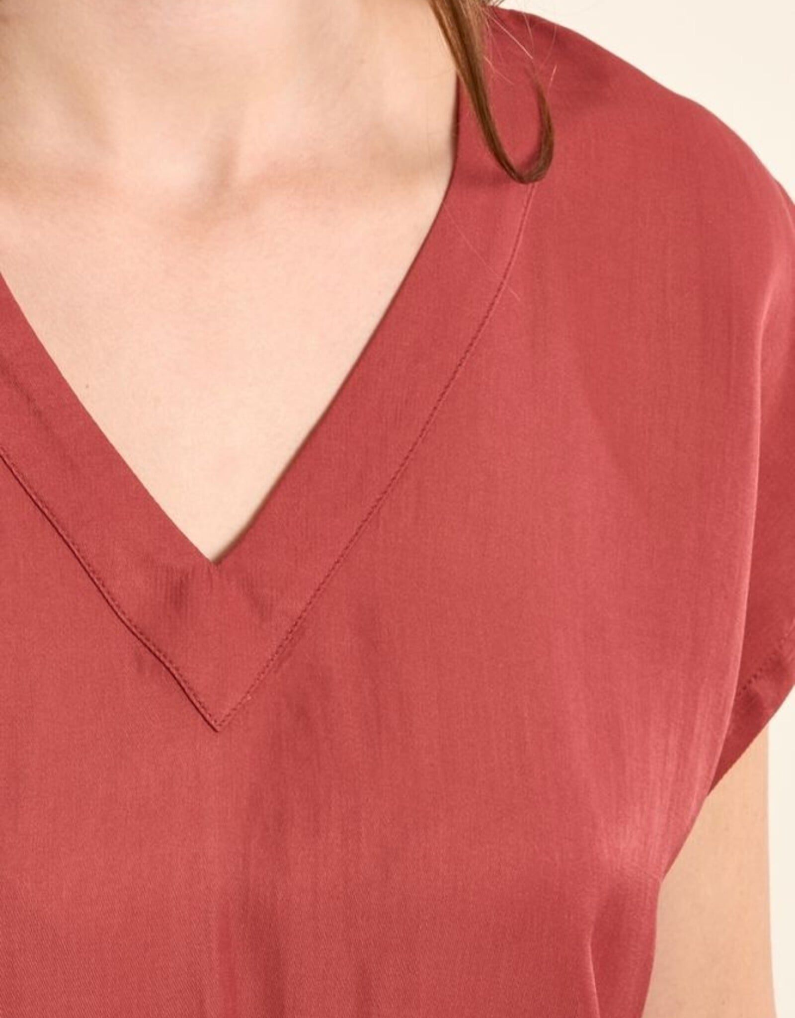 Molly Bracken Loose N-Neck S/S Top
