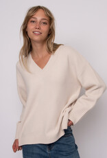 RD Style  Noomi V-NK LS Pullover
