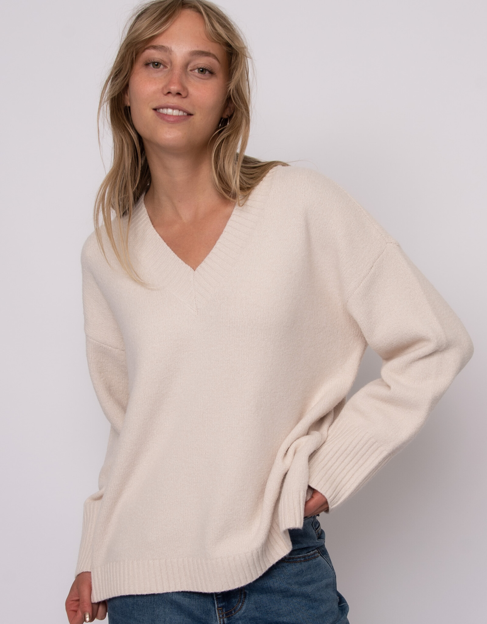 RD Style  Noomi V-NK LS Pullover