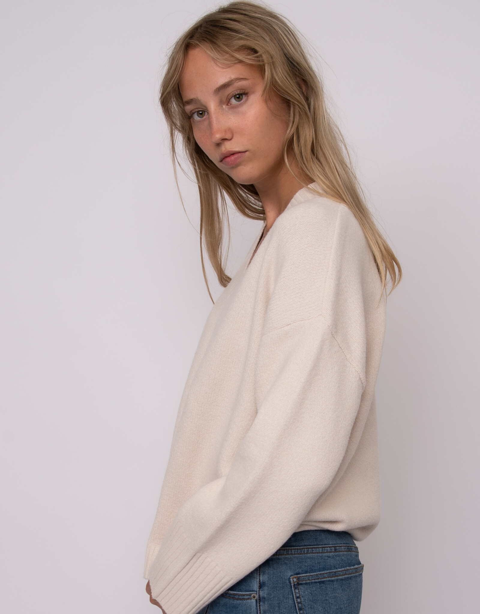 RD Style  Noomi V-NK LS Pullover