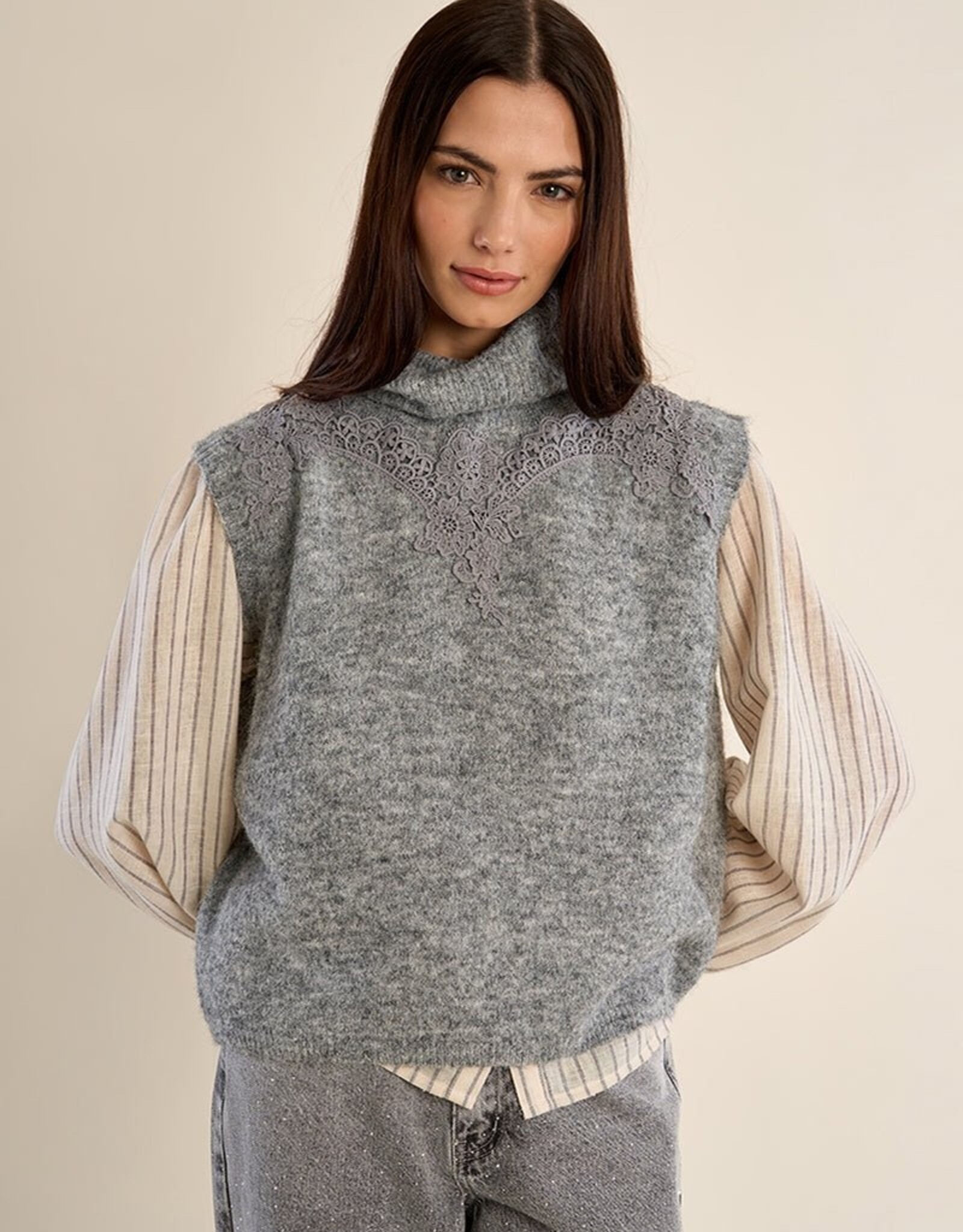 Molly Bracken T-Nk w Lace Detail Vest