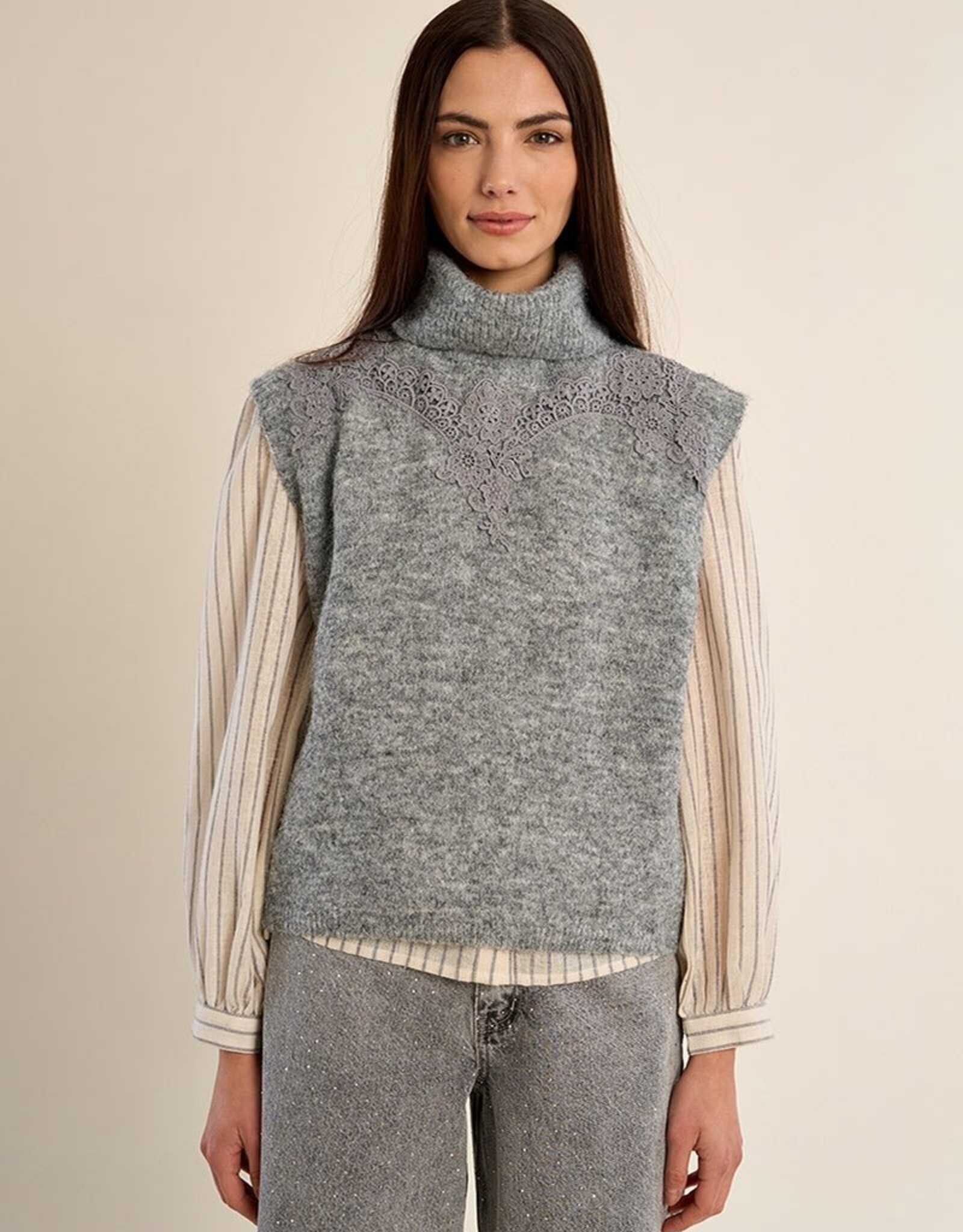 Molly Bracken T-Nk w Lace Detail Vest