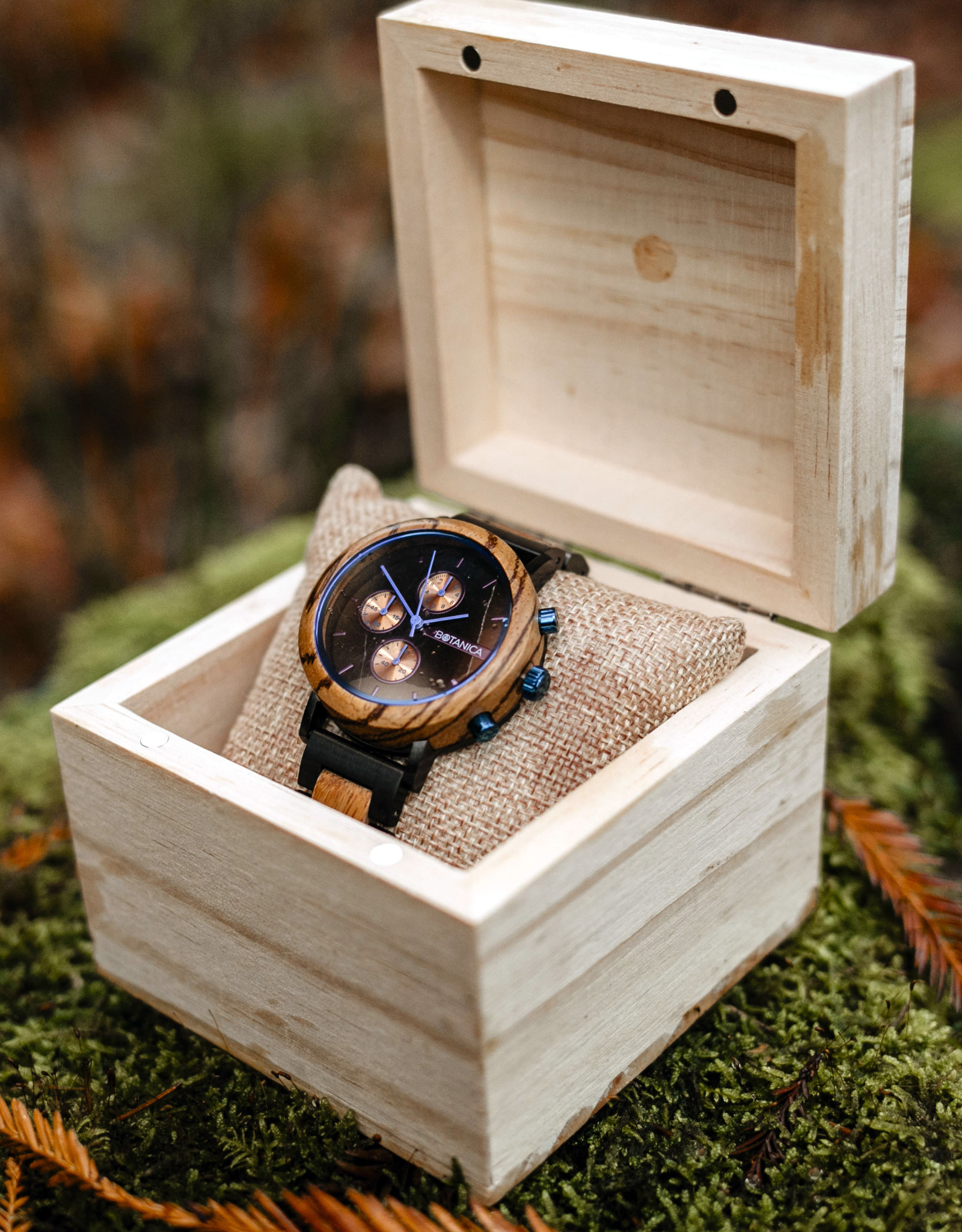 Bear Essentials Wooden Watch | Dahlia | 42mm Edition | Botanica Watches