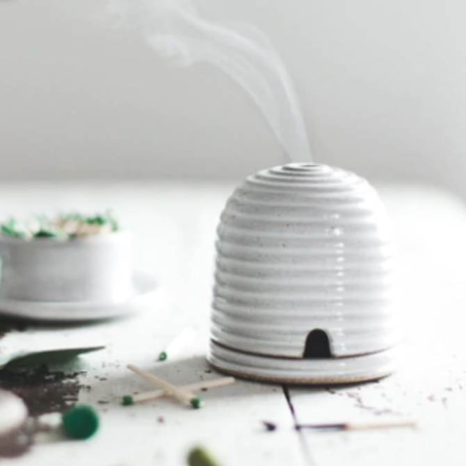 Farmhouse Pottery Beehive Burner - White - Lavender