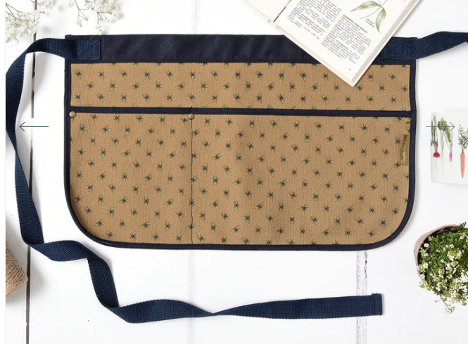 https://cdn.shoplightspeed.com/shops/636573/files/42126661/sophie-allport-bee-gardening-apron.jpg